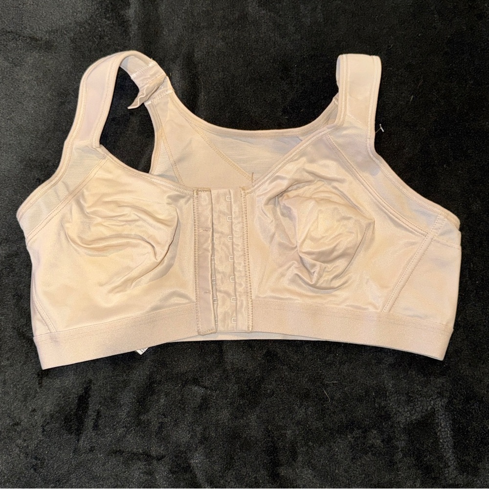 Leonisa Multi/Functional Unlined Wireless Posture Corrector Bra - Cream Size 36
